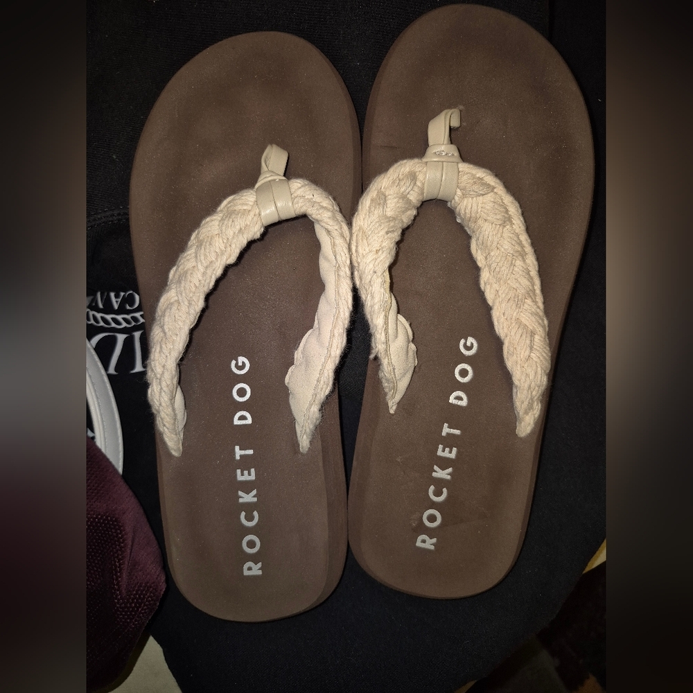 Rocket Dog Brown Flip Flops with Cream Straps 9